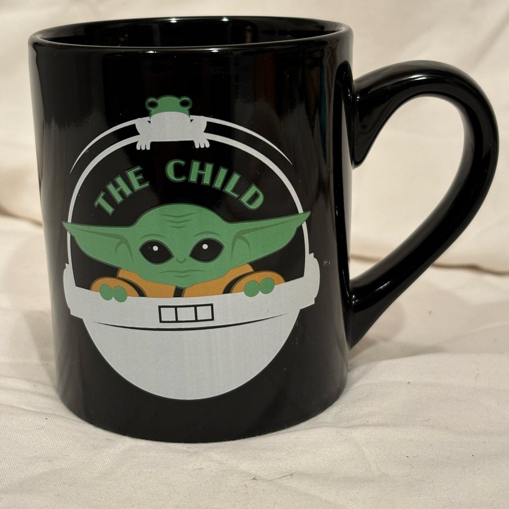 The child  Grogu Star Wars coffee cup black